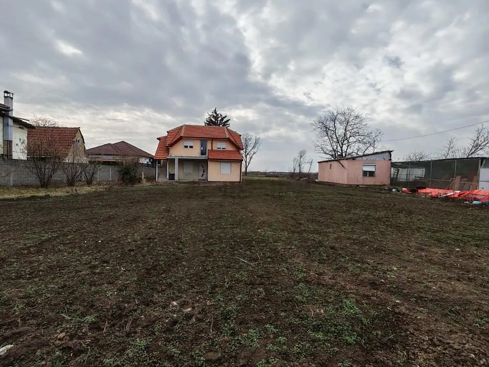 Kuća na prostranom placu — Jakovo, Braće Stupar — kuća sa dva stana, 182 m², plac 11,5 ari