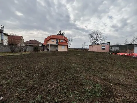 Kuća na prostranom placu