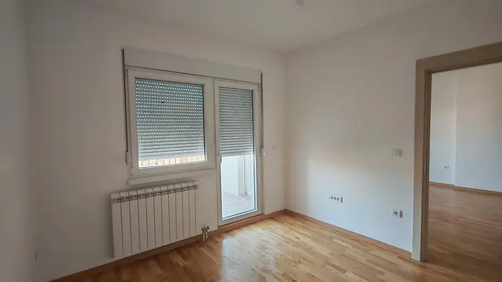 Soba sa izlazom na terasu