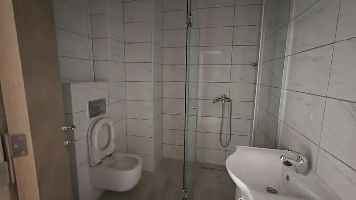 Kupatilo sa tuš kabinom