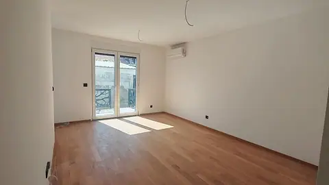 Dnevna soba sa izlazom na terasu