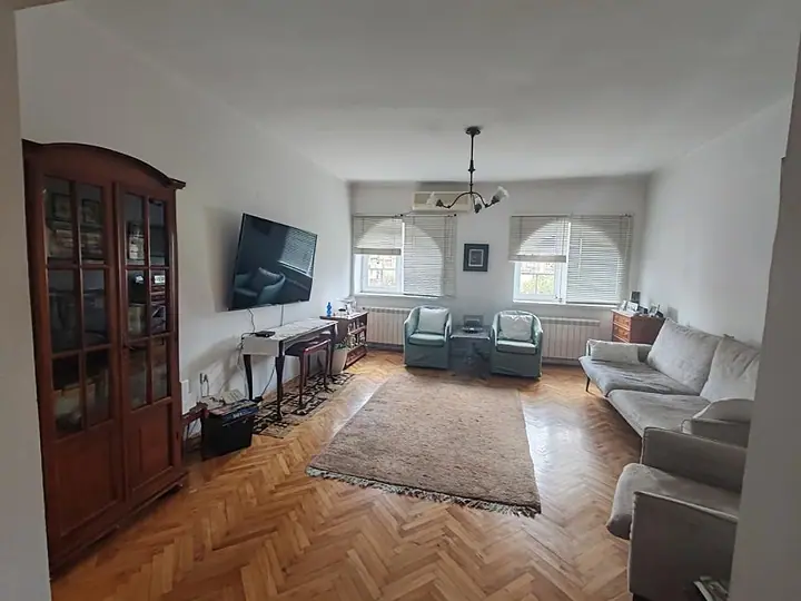 Renoviran 3.0 stan na odličnoj lokacij — fotografija